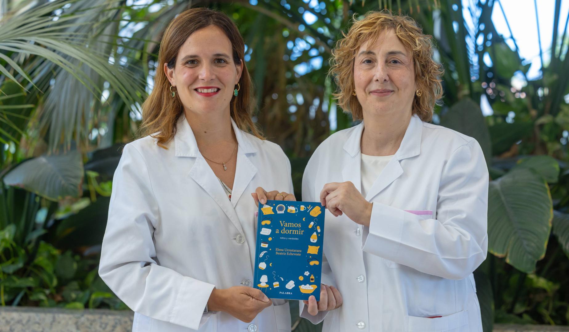 La coctora Echeveste y la doctora Urrestarazu, especialistas de la Unidad del Sueño de la Clínica Universidad de Navarra y autoras de Vamos a dormir: mitos y verdades