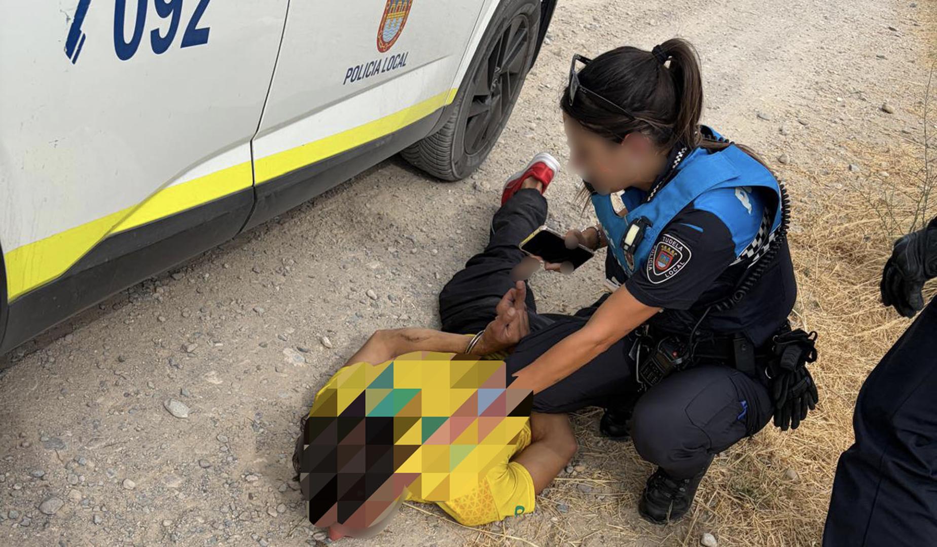 Momento de la detención de uno de los sospechosos en Tudela