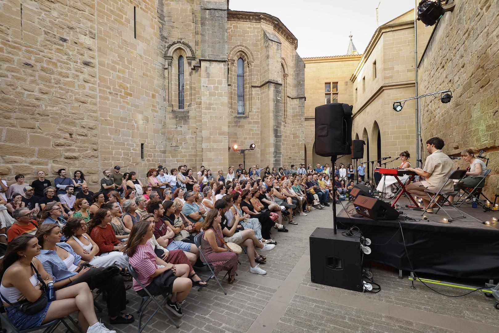 Imagen de uno de los conciertos dentro de la programación del 27 Festival de Teatro de Olite