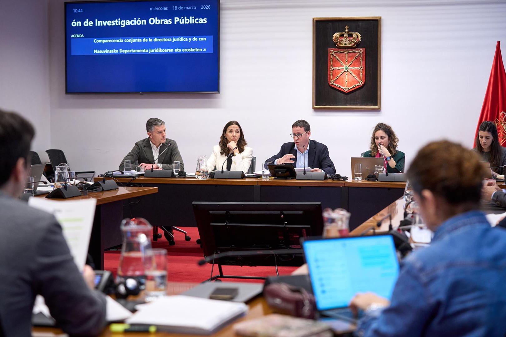 Juan Barberán (CPEN), Carmen Pérez (Nasuvinsa) y Jorge Aleixandre (CPEN), en su comparecencia en la comisión de investigación del Parlamento de Navarra el 18 de marzo