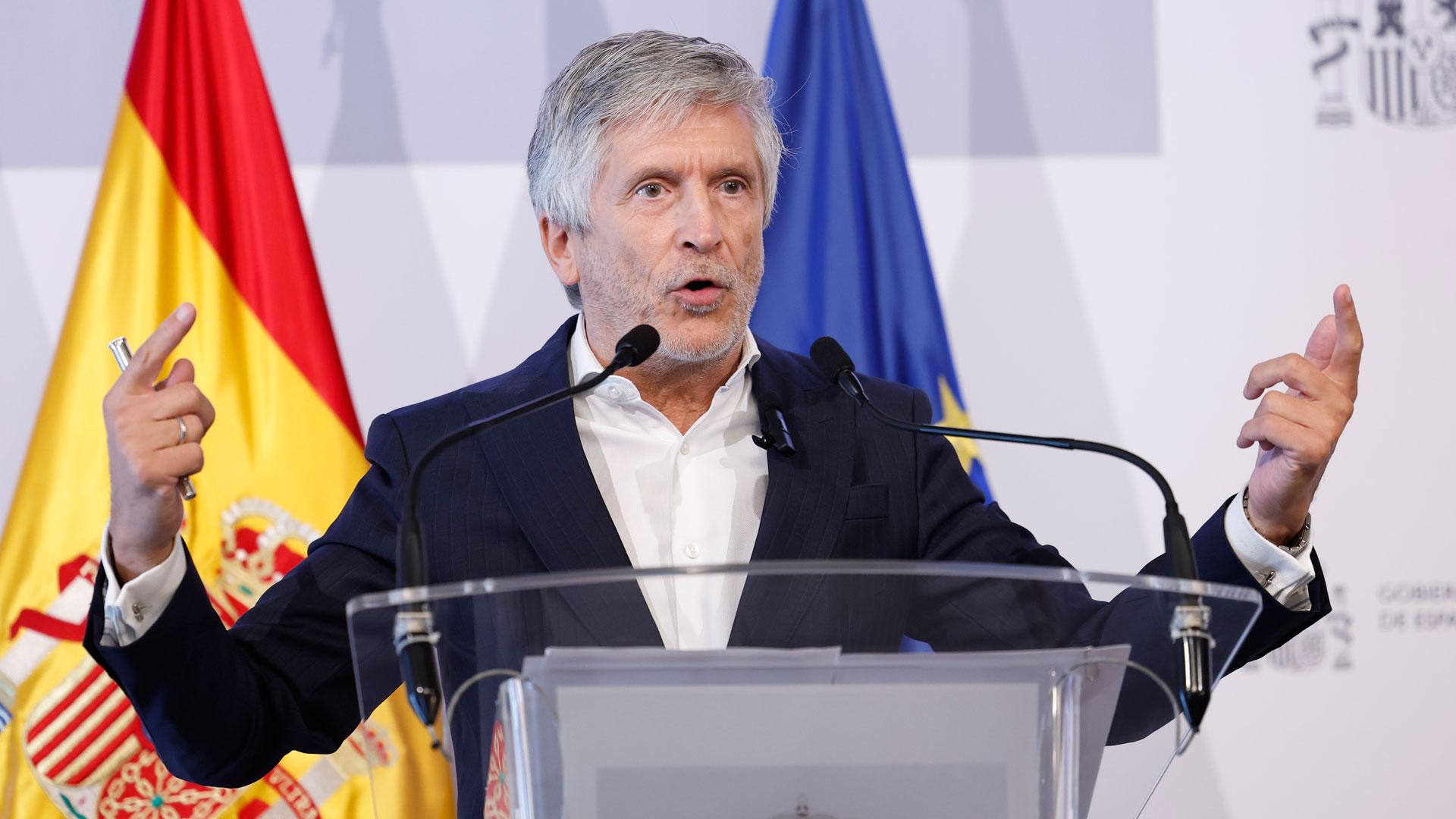 El ministro del Interior, Fernando Grande-Marlaska, durante la rueda de prensa tras la reunión telemática del consejo extraordinario de ministros del Interior de la UE para analizar la situación tras la crisis migratoria de Ceuta