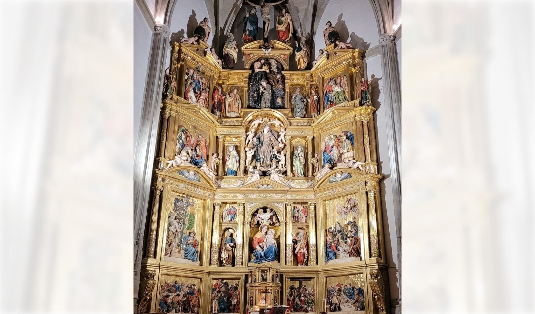 Retablo mayor de la parroquia de La Asunción de Cáseda, que cumple 450 años