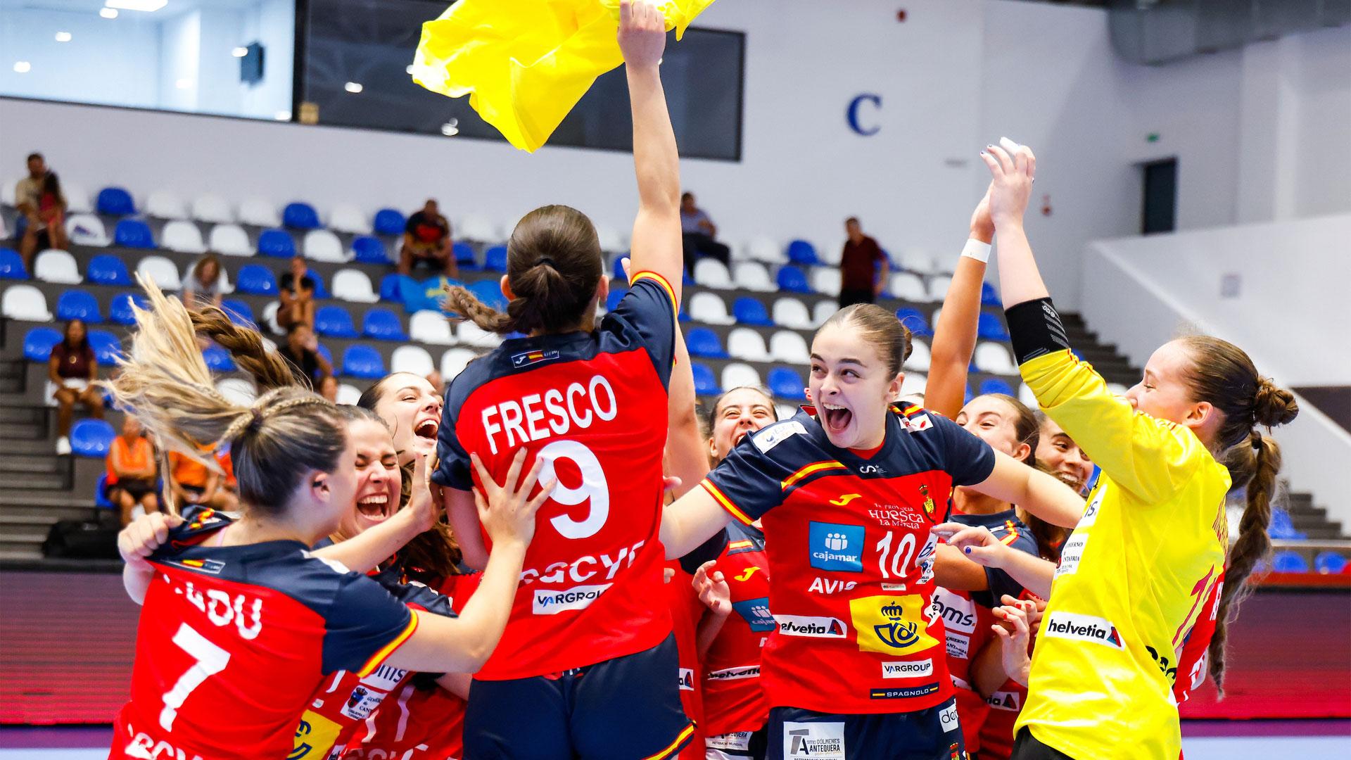 Las 'Guerreras juveniles' celebran el pase a los cuartos de final del Campeonato del Mundo sub-18 donde les espera Suiza