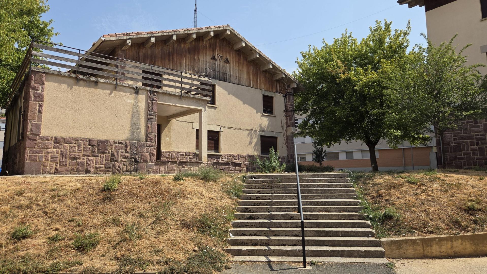 Edificio del parque de camineros de Aoiz cedido al ayuntamiento