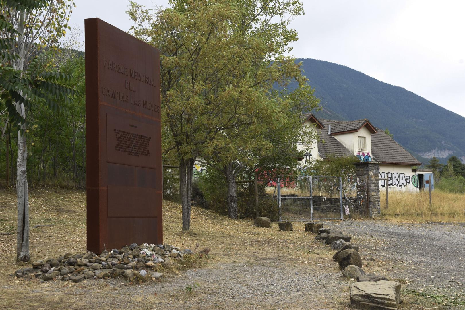 Estado actual de las instalaciones del antiguo camping Las Nieves de Biescas (Huesca).
