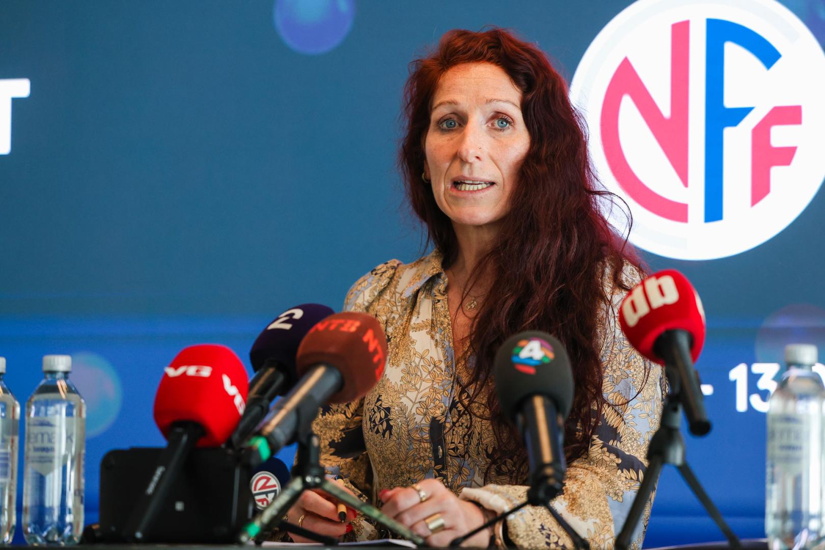 La presidenta de la Federación Noruega de Fútbol, Lise Klaveness