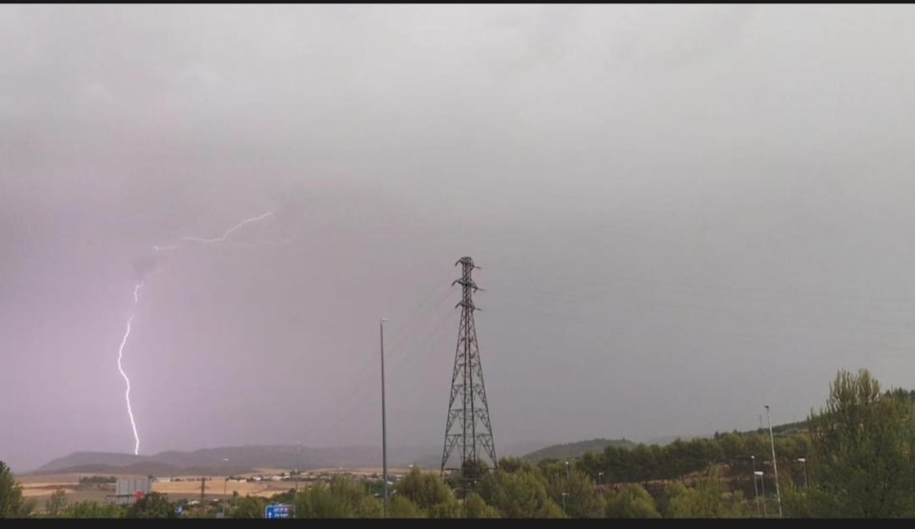 Vídeo: La tormenta ha dejado varios rayos en la comarca de Pamplona este sábado