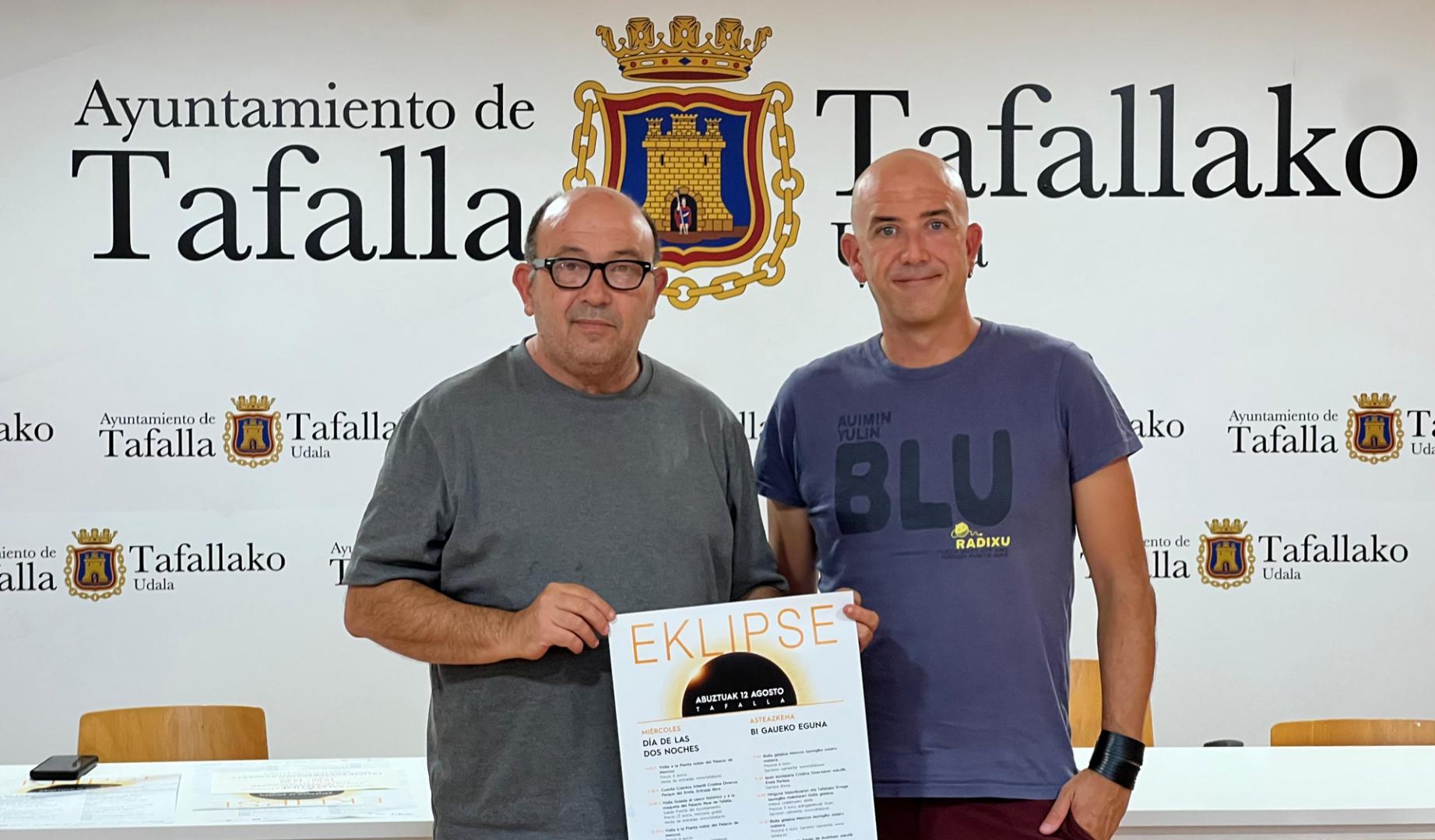 El concejal de Comercio y Turismo, Carlos Montoya; y el técnico del área, Ion Kepa Soltxaga