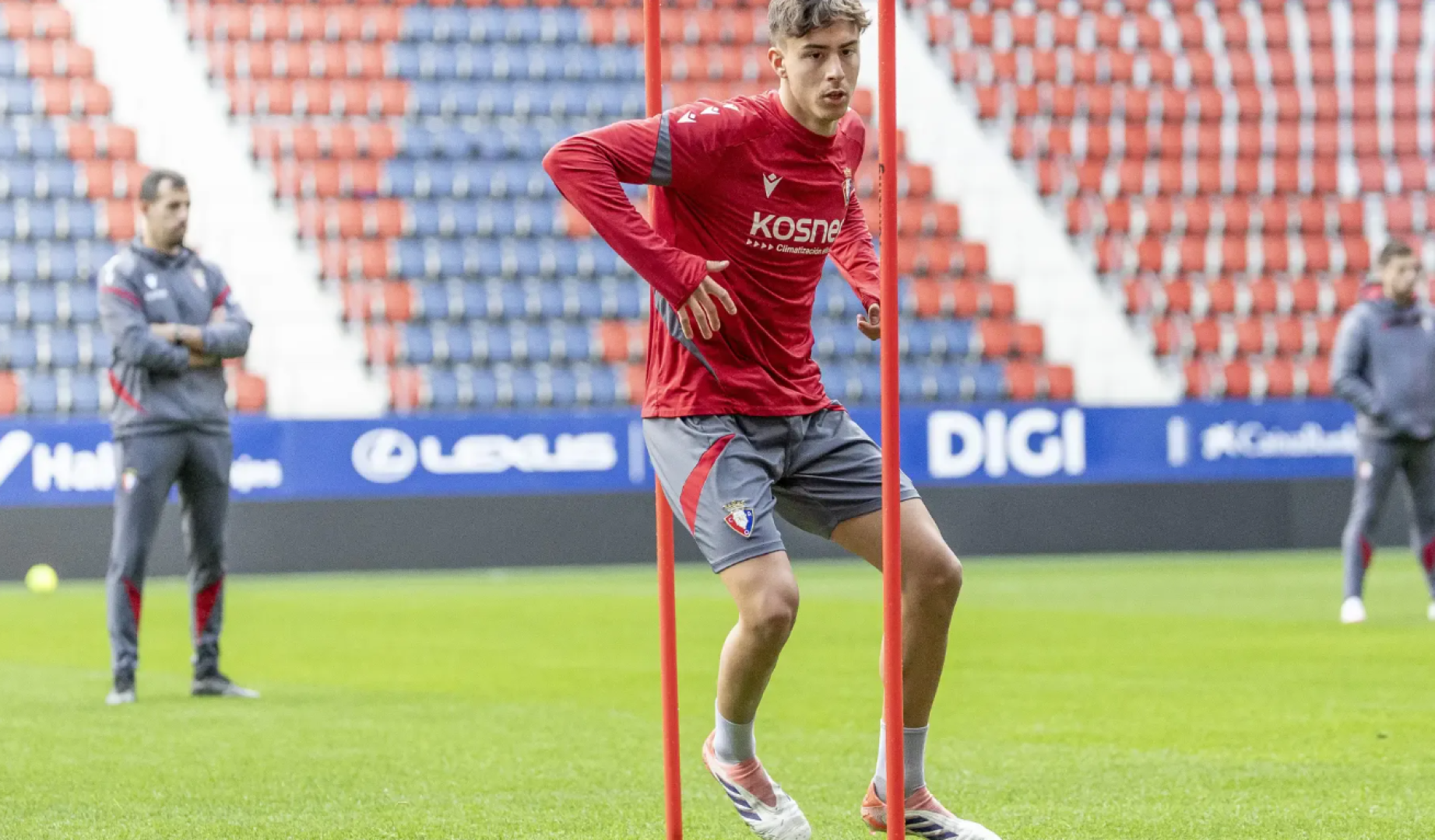 Imagen de Aimar Bonel en un entrenamiento en El Sadar