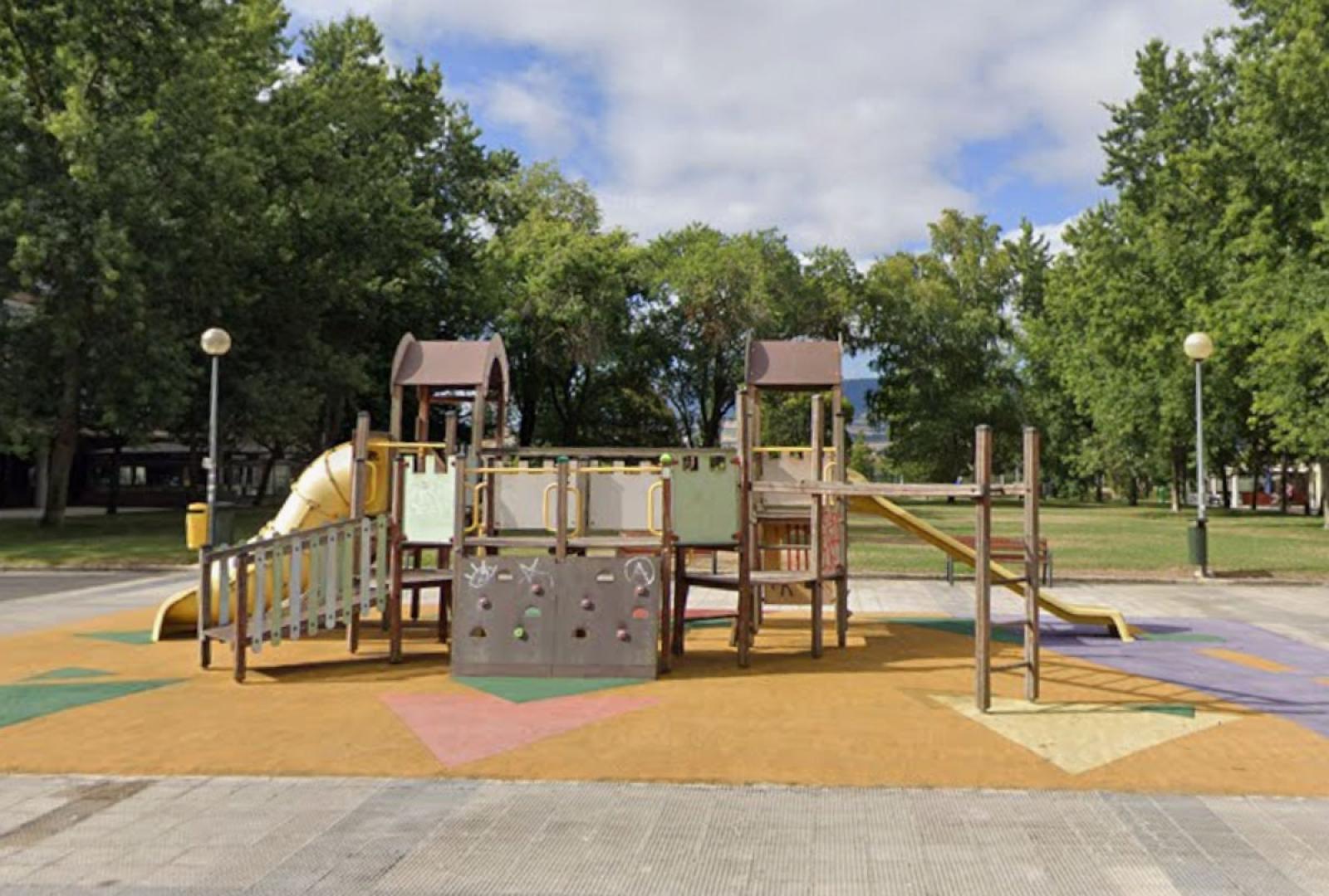 Parque infantil de la plaza Félix Huarte
