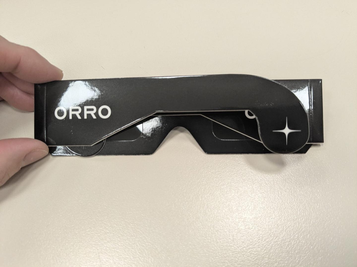 Gafas de eclipse solar ORRO, modelo O37-R, uno de los modelos que se retiran