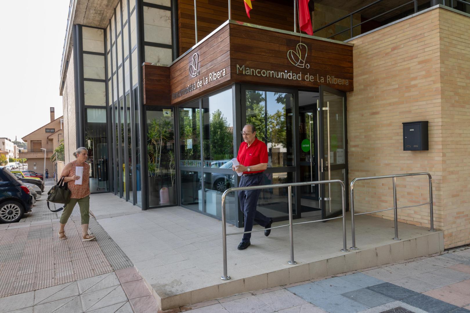 Decenas de vecinos acuden cada día a las oficinas de la Mancomunidad a pedir explicaciones