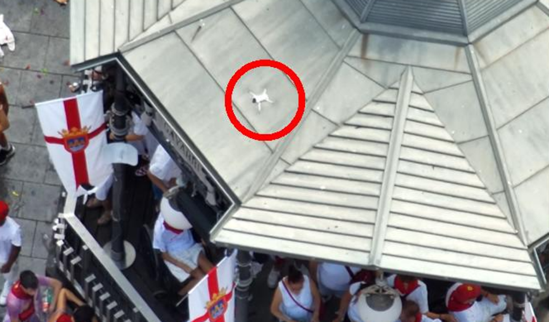 Imagen del dron que sobrevoló la plaza del Ayuntamiento de Tudela durante las fiestas de Santa Ana