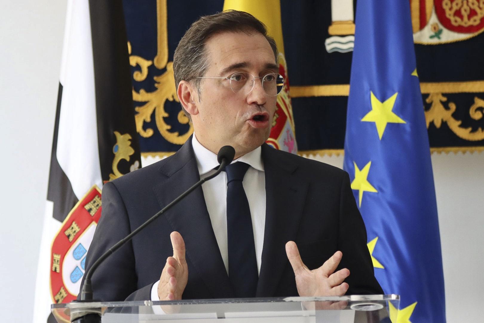 El ministro de Asuntos Exteriores, Unión Europea y Cooperación, José Manuel Albares, durante su comparecencia ante los medios tras reunirse con el presidente de Ceuta, Juan Jesús Vivas