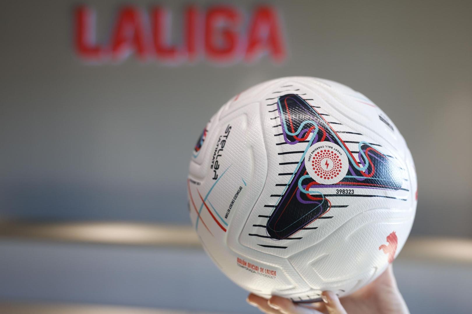 El nuevo balón de LaLiga, el Puma Stellar Nitro Ultimate