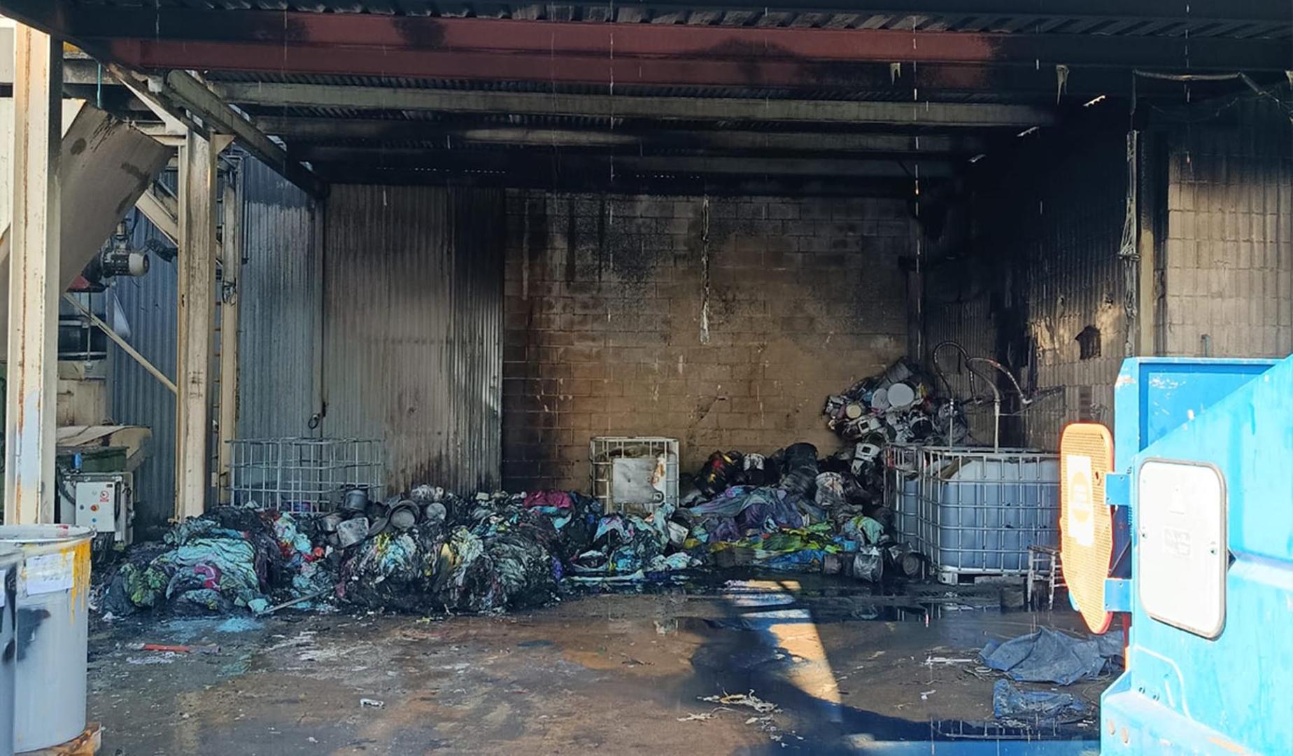Contenedores incendiados en Villatuerta