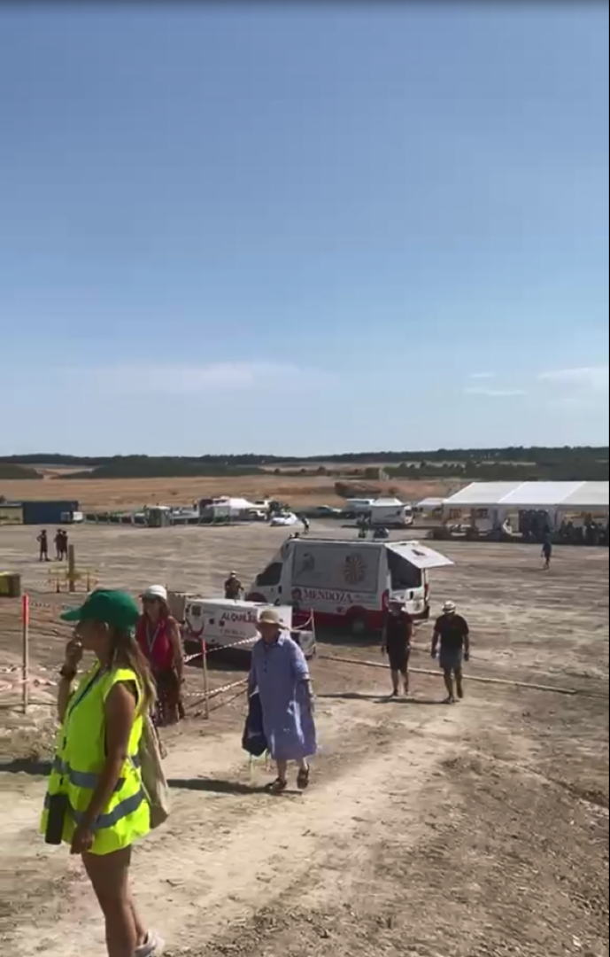 Comienza a llenarse la zona habilitada para la visualización del eclipse en la explanada del campo de fútbol antiguo de Lerín