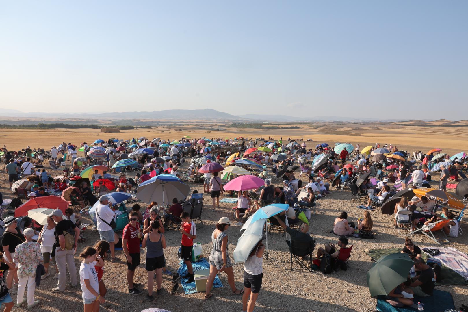 Concentración multitudinaria de espectadores del eclipse en Lerín