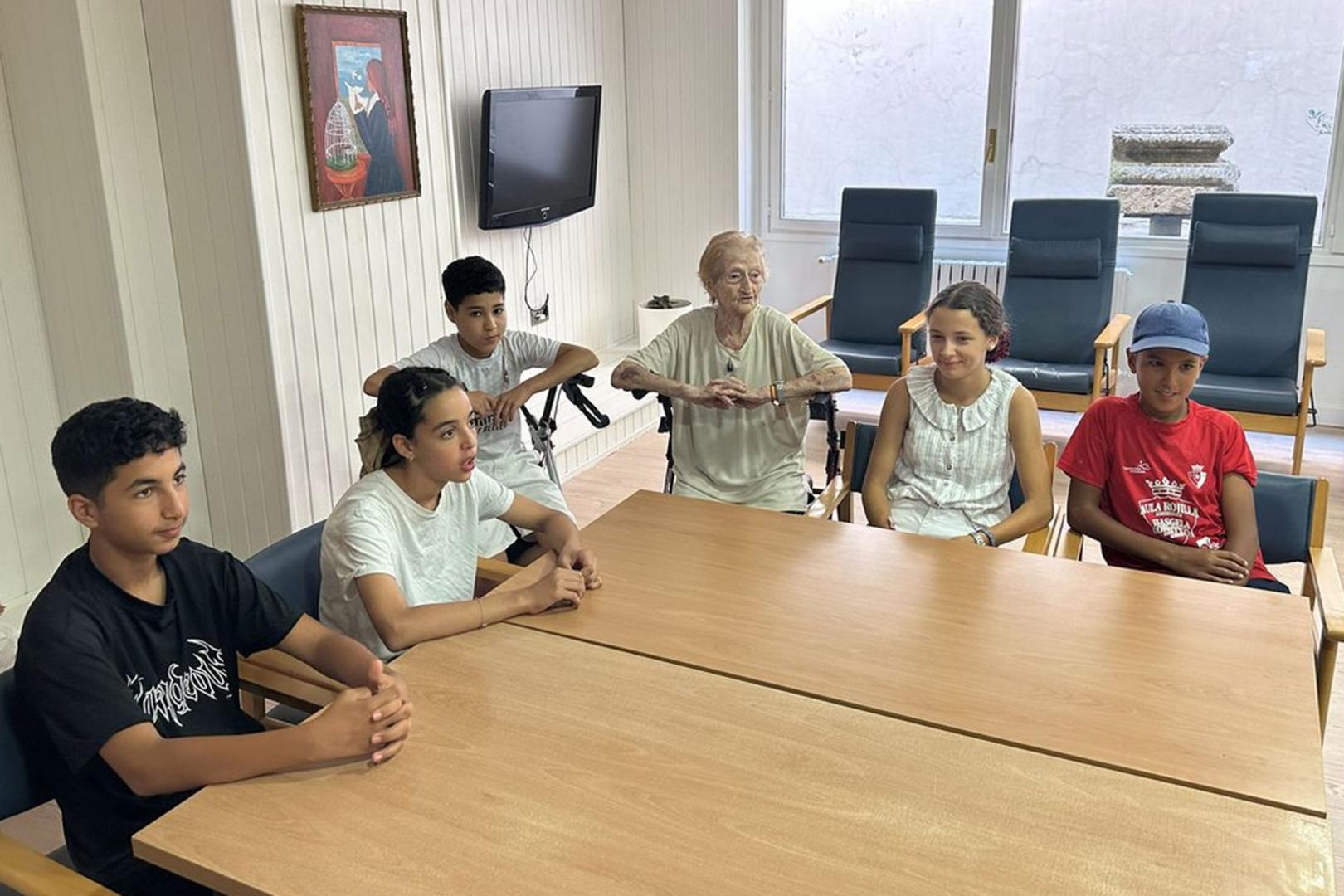 Participantes de la iniciativa “Archivo Vivo de Fitero” en la Residencia de mayores San Raimundo