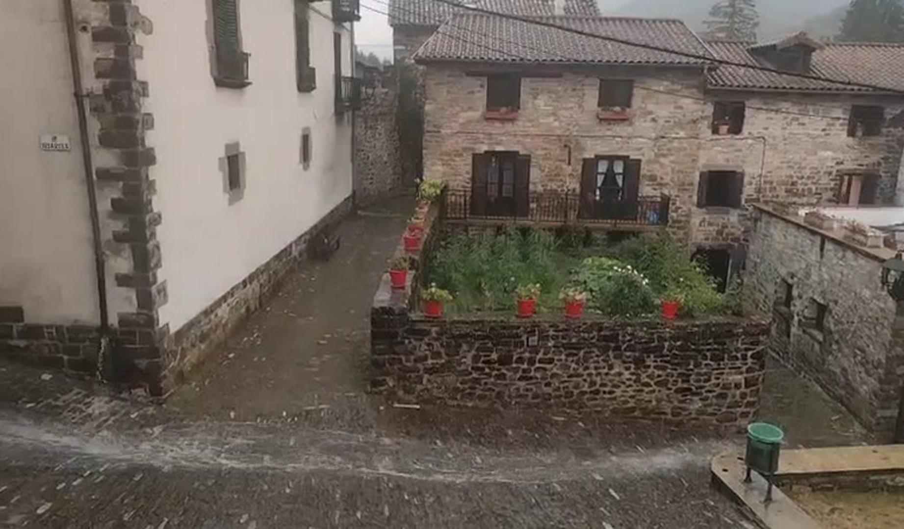 Vídeo de la tormenta en Roncal este viernes 14 de agosto
