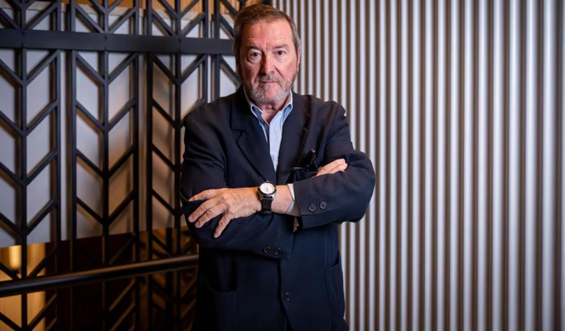 El escritor J.J.Benítez posa durante una entrevista con Europa Press