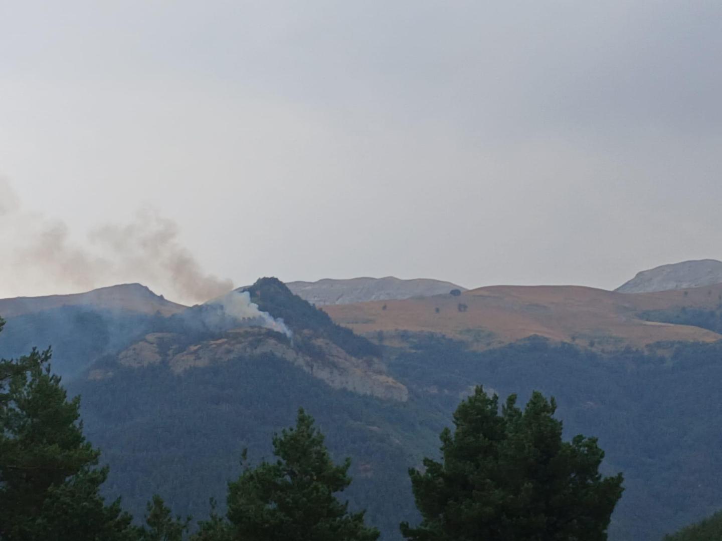 Imagen del incendio iniciado en la peña Gazpar