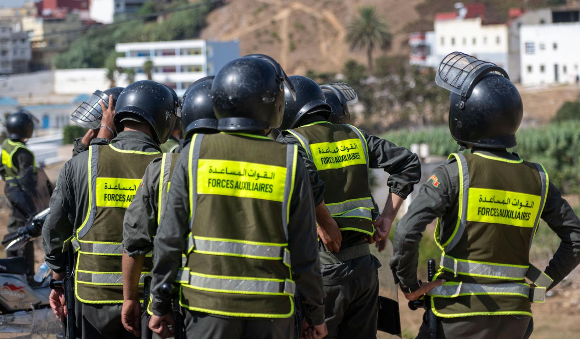 Las fuerzas marroquíes interceptaron este sábado a 111 migrantes, en su mayoría subsaharianos, que intentaban alcanzar la frontera de Ceuta