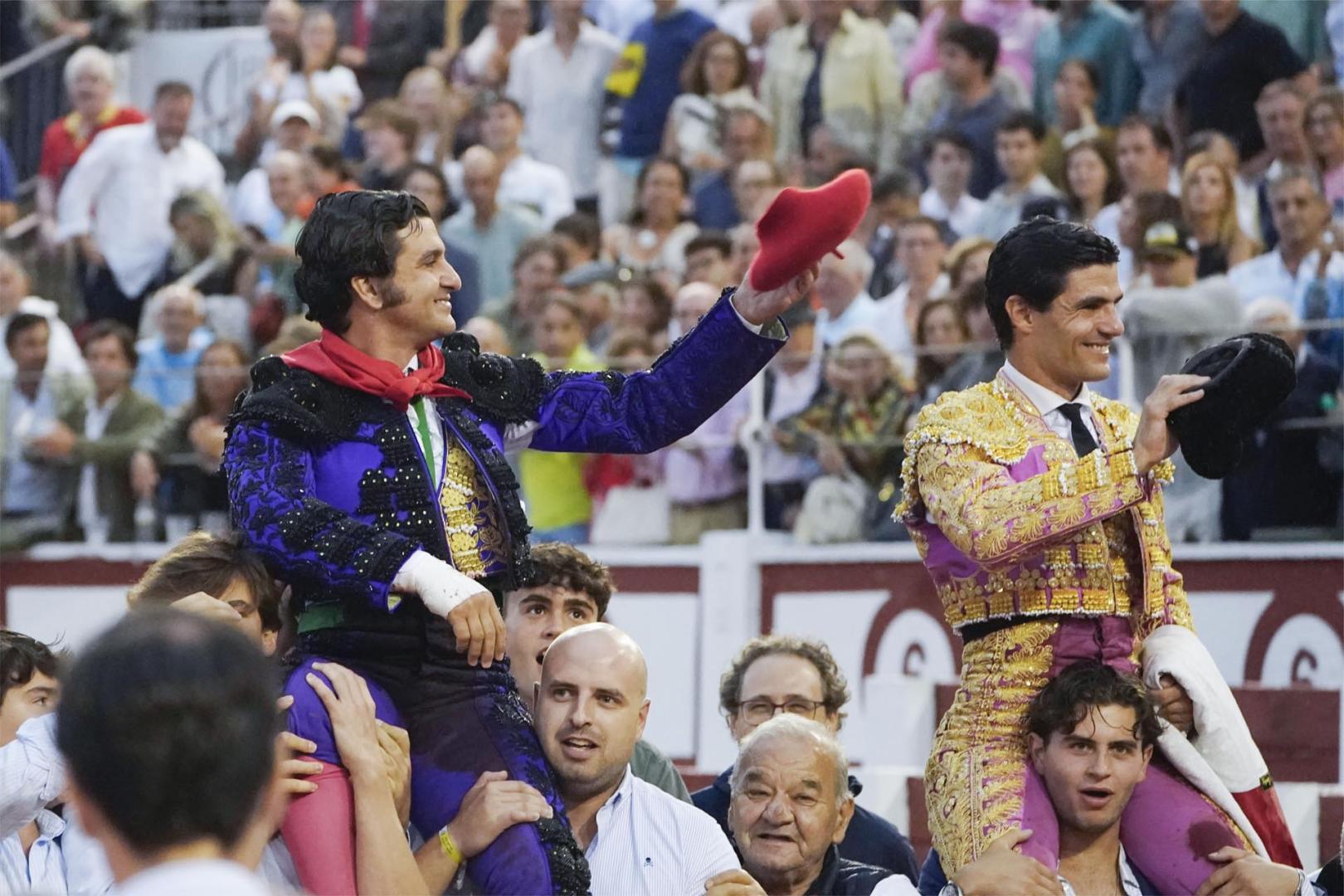 Morante de la Puebla y Pablo Aguado salen a hombros en Gijón