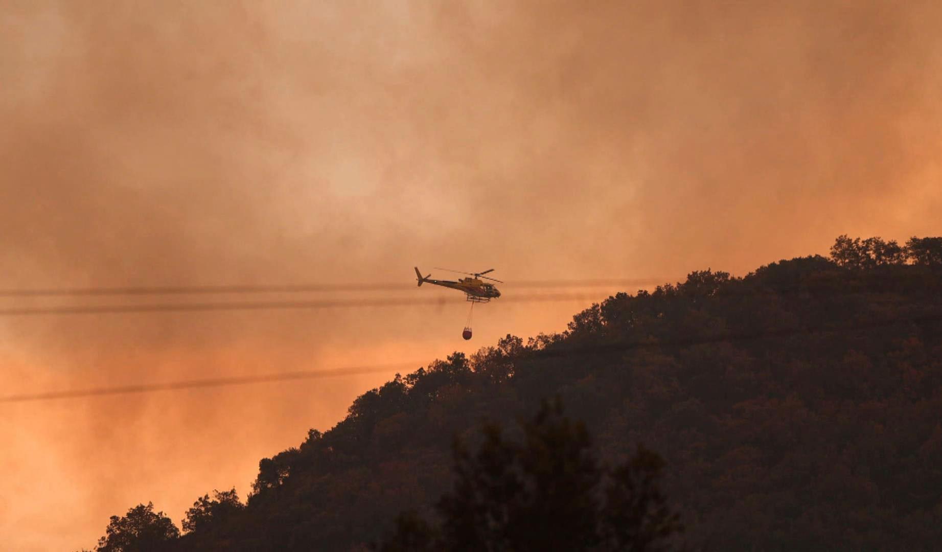 El incendio declarado el viernes en Las Peñas de Riglos (Huesca) ya afecta a una superficie provisional de 16.600 hectáreas,