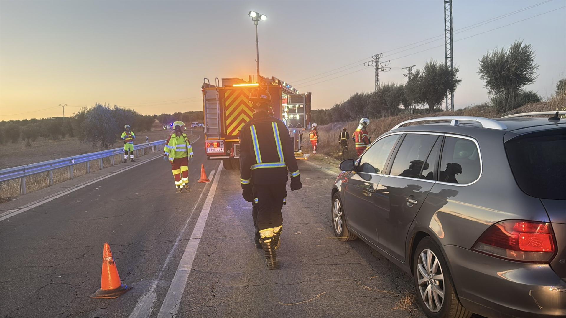 Un joven de 21 años ha fallecido y otros tres han resultado heridos leves al salirse de la vía una furgoneta en el punto kilómetro 56 de la carretera M-404, a la altura de Chinchón