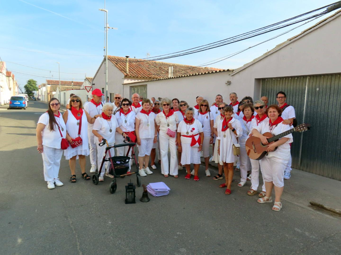 Imagen de los participantes en el canto de la Aurora que abrió los actos del día grande de las fiestas de Murchante