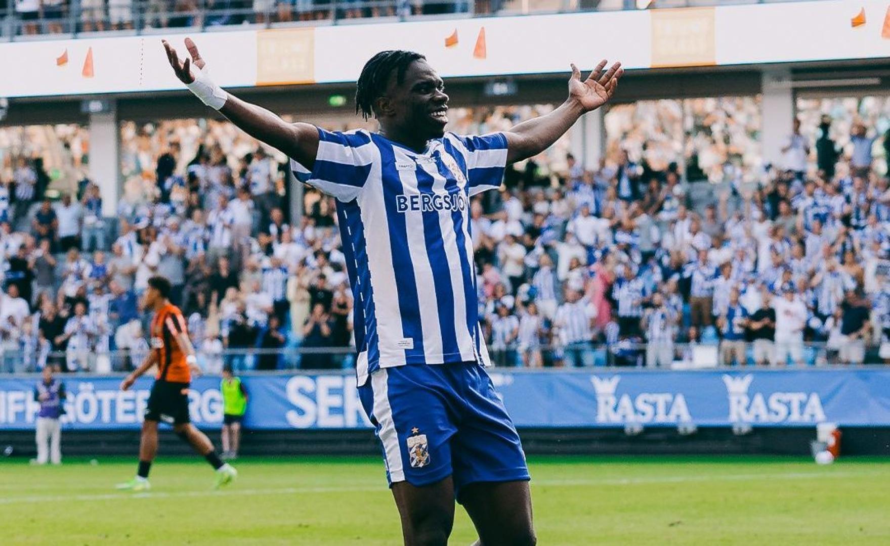 Rockson, celebrando un gol con el Goteborg