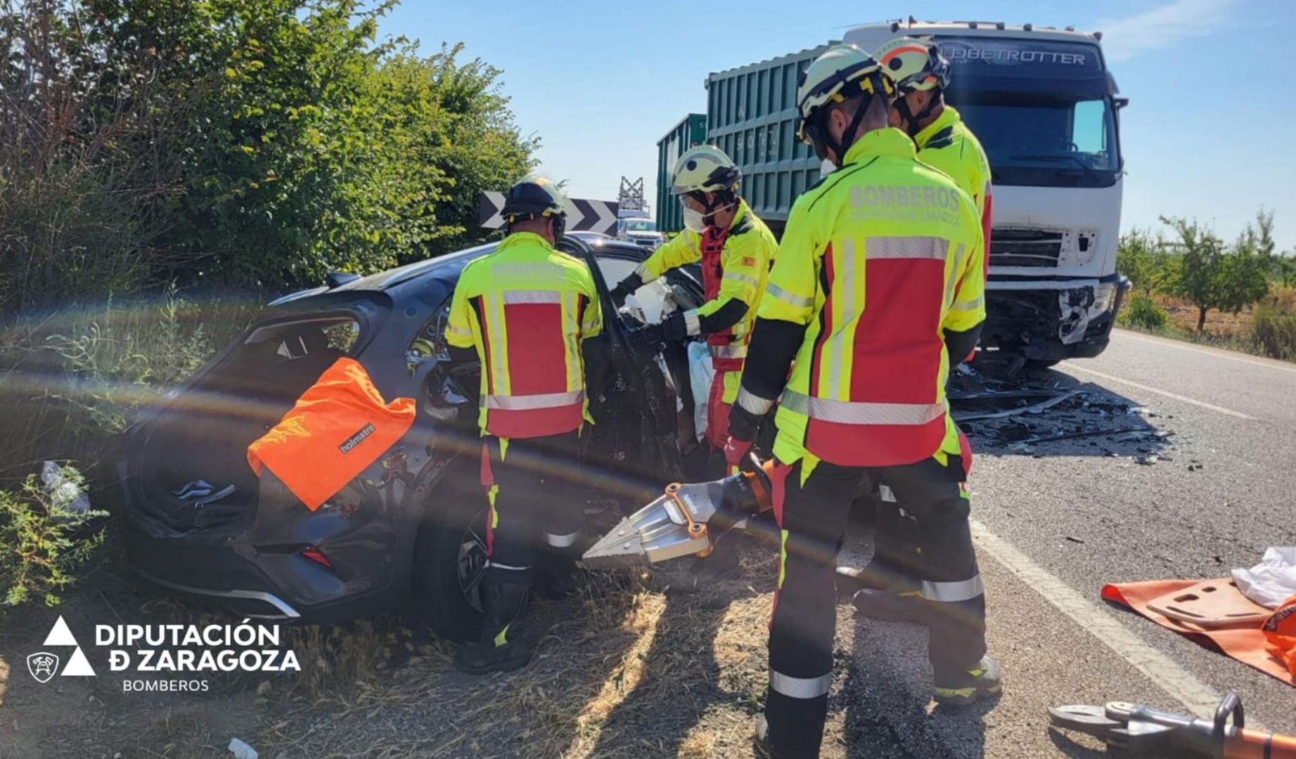 Cuatro personas han fallecido y otra ha resultado herida grave en un accidente de tráfico registrado este lunes en la N-122, entre las localidades zaragozanas de Bulbuente y Maleján, tras el choque frontal entre un turismo y un camión