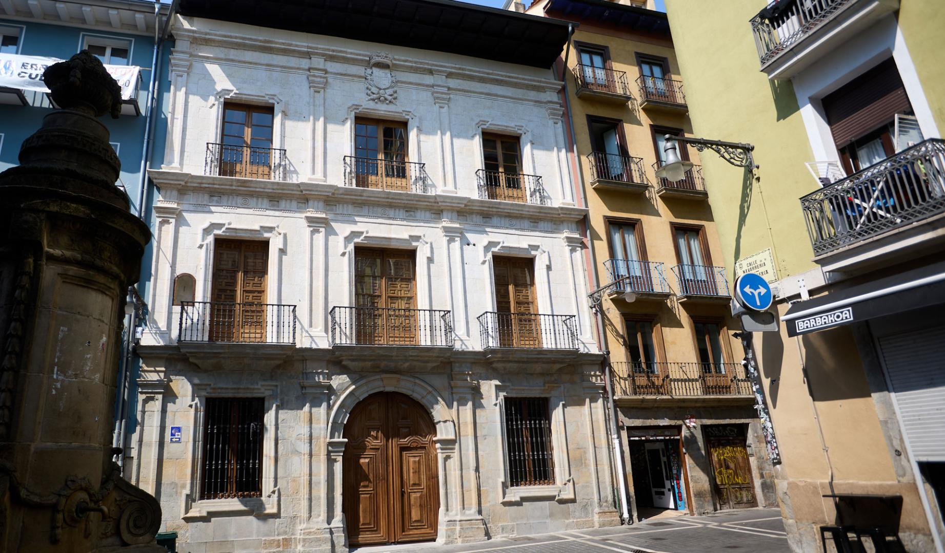 Fachada renovada del Palacio de Rozalejo.