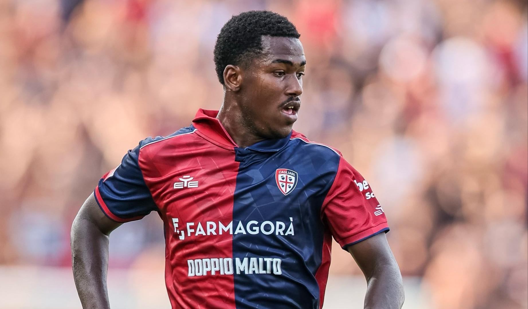 El futbolista francés Yael Trepy, delantero del Cagliari italiano