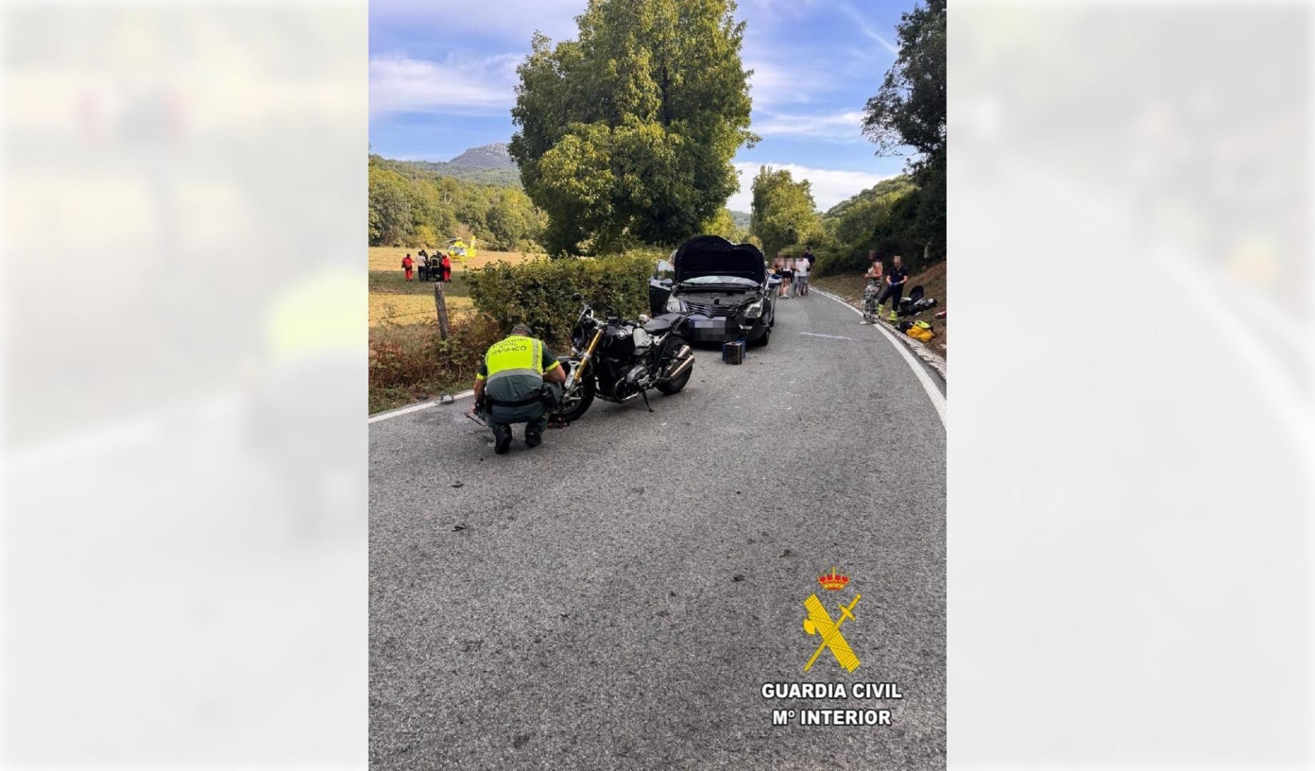 La motocicleta en la que viajaba el herido ha colisionado con un coche