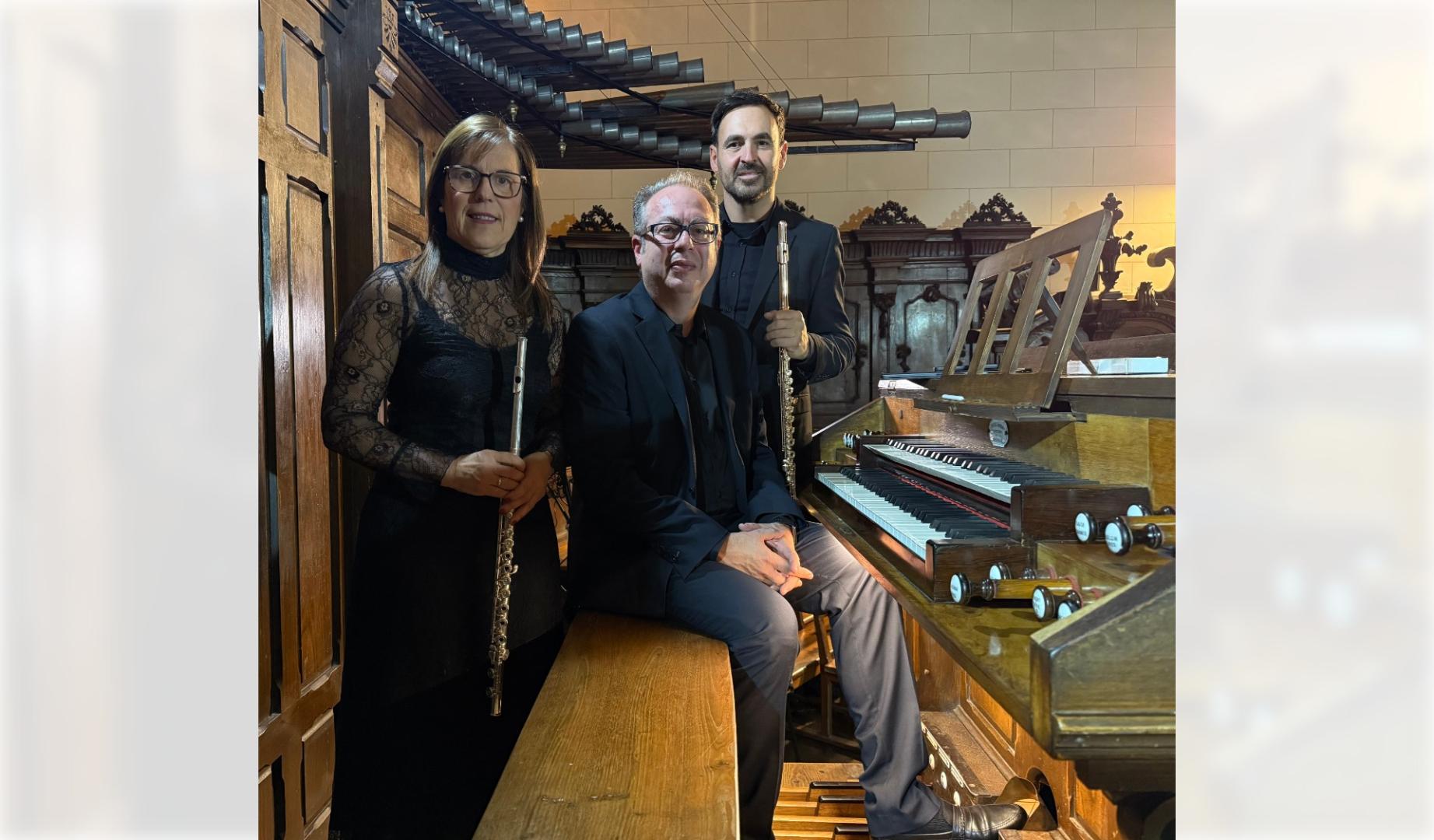 De izq. a dcha.: Ana Sarobe (flautista), Víctor López (órgano) y Roberto Casado (flautista). Abren esta tarde el ciclo junto a Erika Ardanaz.