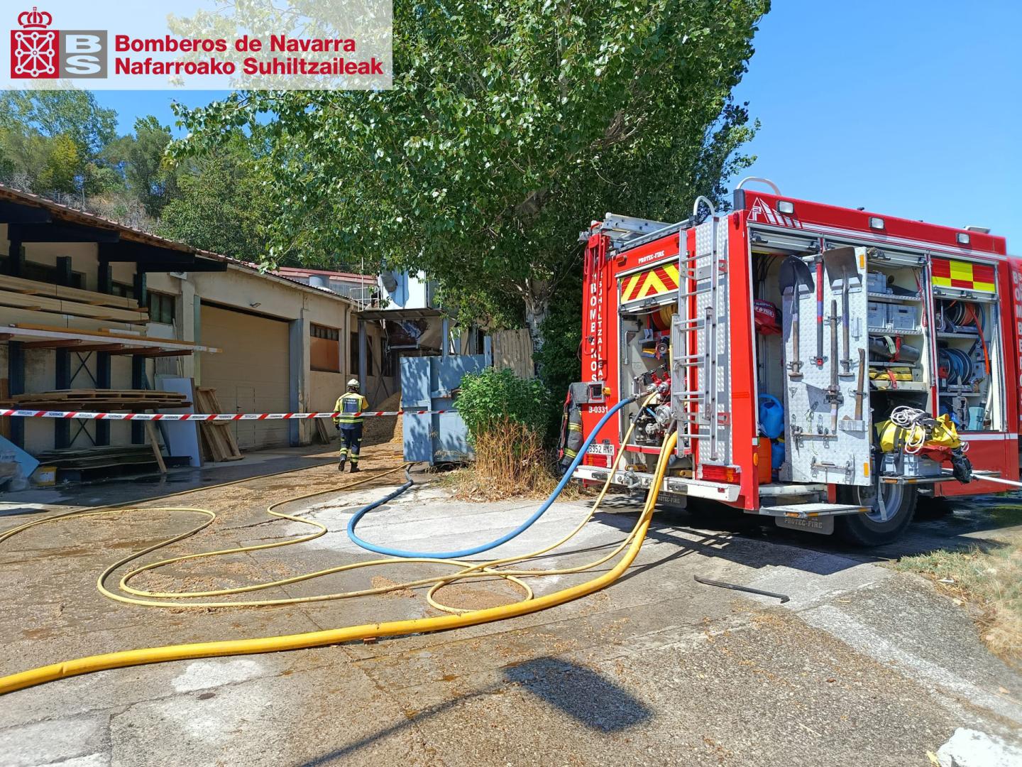 Los bomberos han extinguido el incendio, cuya propagación había evitado el propio personal de la empresa