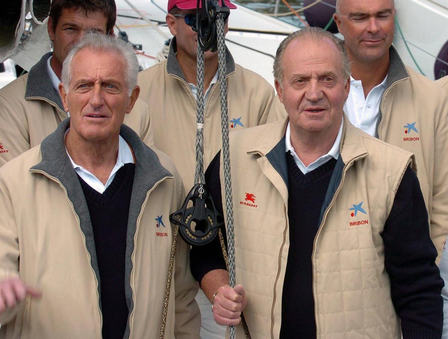 El rey Juan Carlos, acompañado del armador Josep Cusí a bordo del Bribón, en una fotografía de 2004