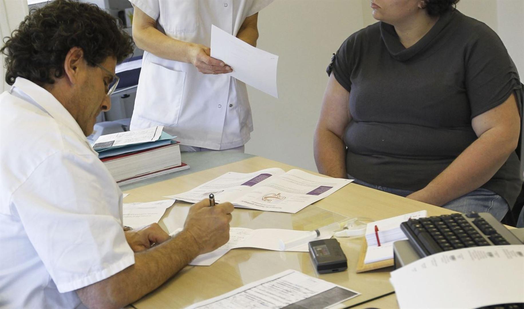 Una persona durante una consulta médica
