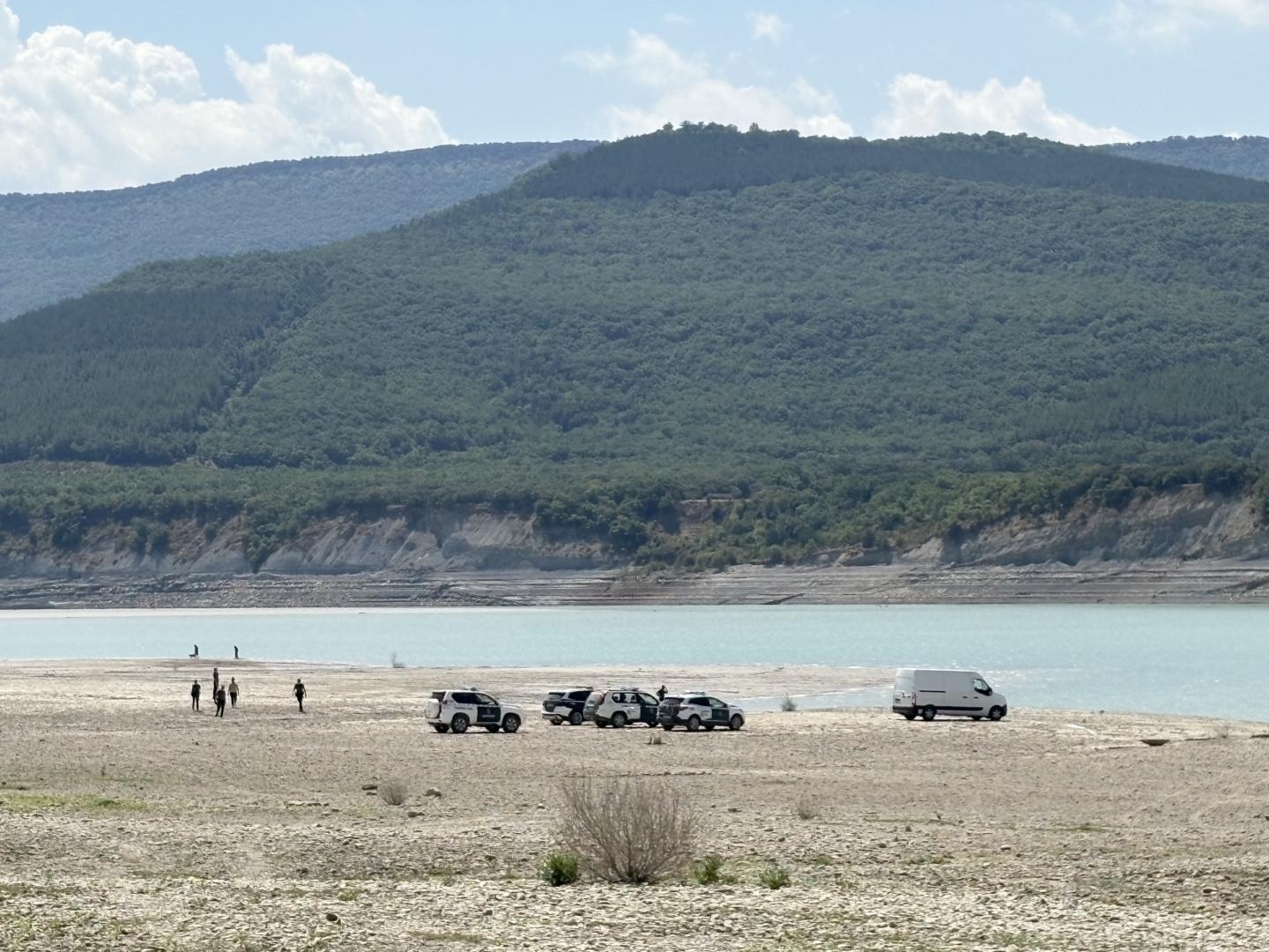 Patrullas de la Guardia Civil, al día siguiente del hallazgo de los restos humanos en Yesa