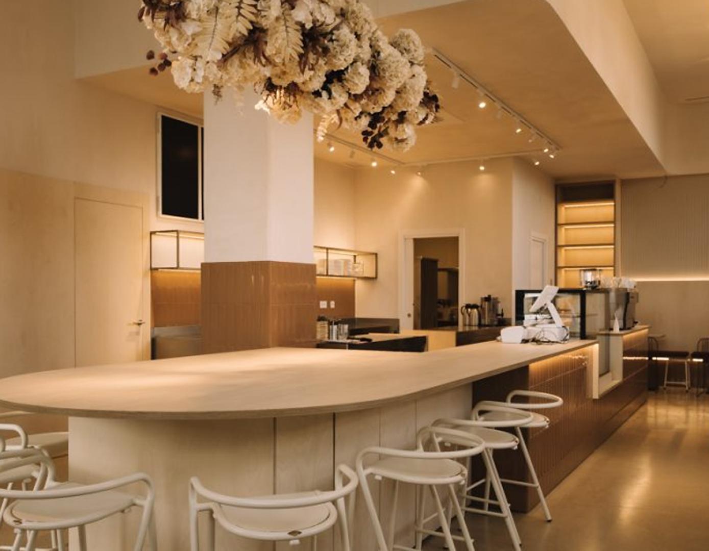 Interior de la cafetería en Lezkairu