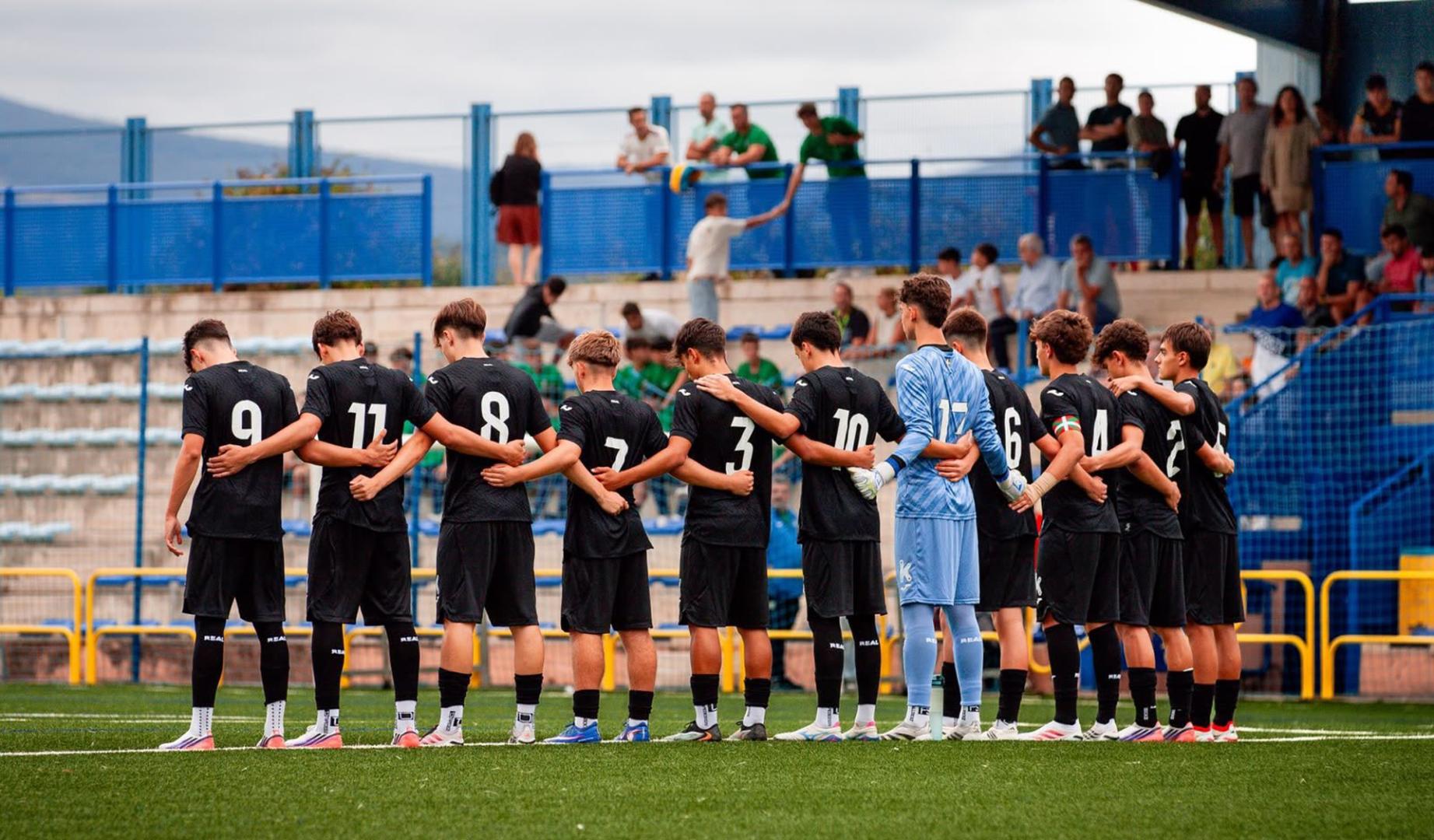 Un minuto de silencio en homenaje a Ion Gómez en el partido que el Juvenil Honorífico ha jugado
