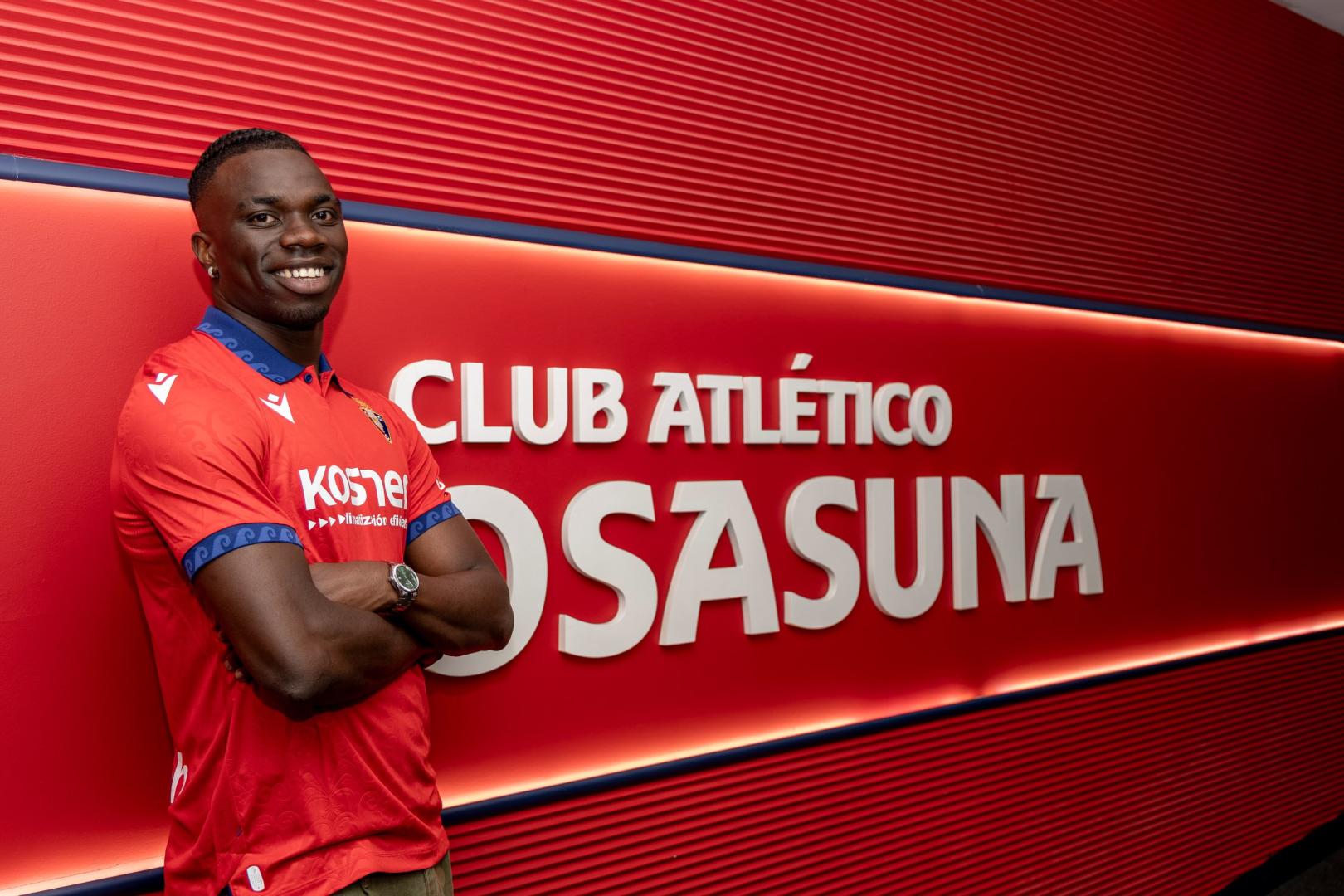 Rockson Yeboah, en el túnel de vestuarios de El Sadar