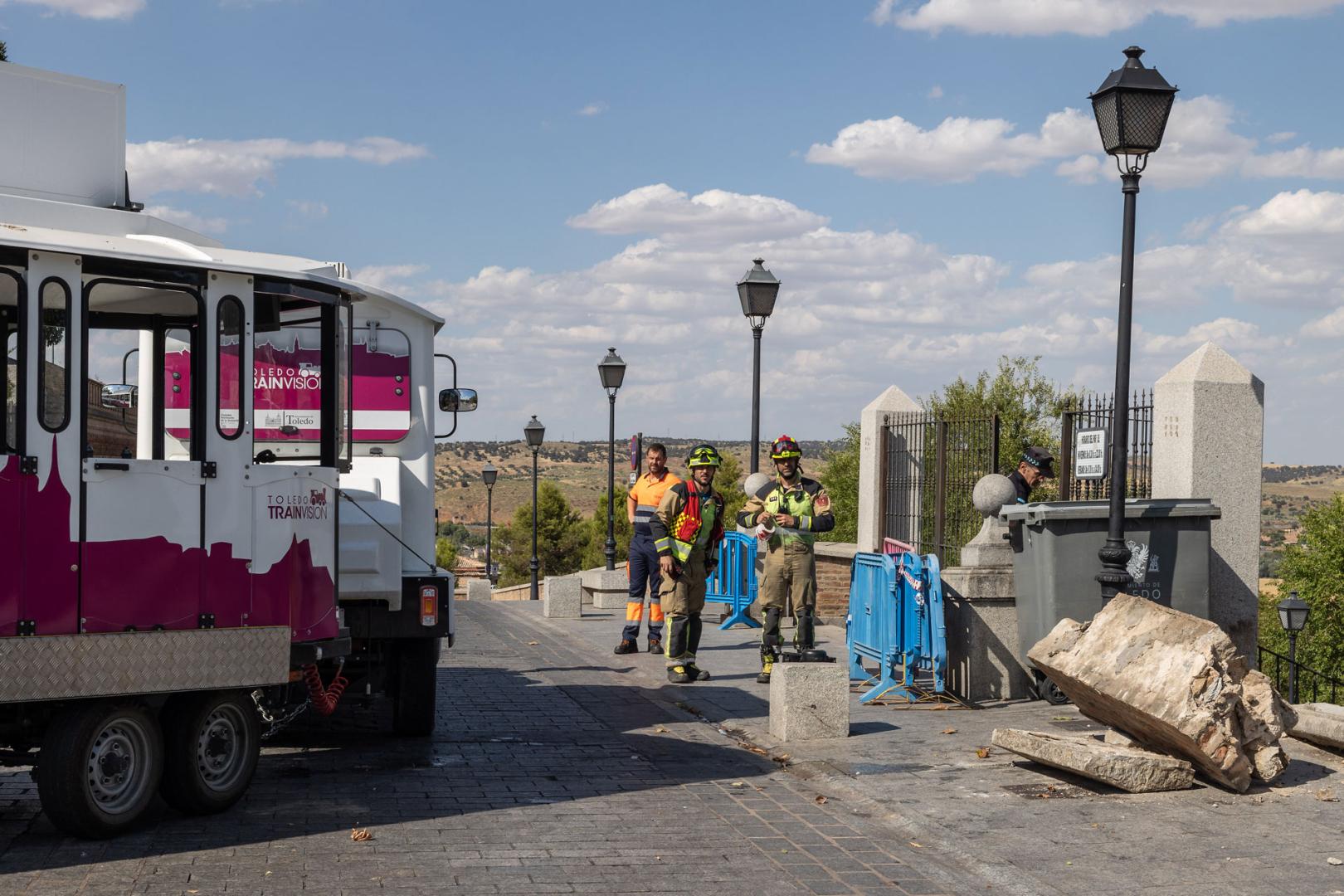 Imagen del tren turístico de Toledo que ha atropellado a un hombre tras ponerse en movimiento estando vacío