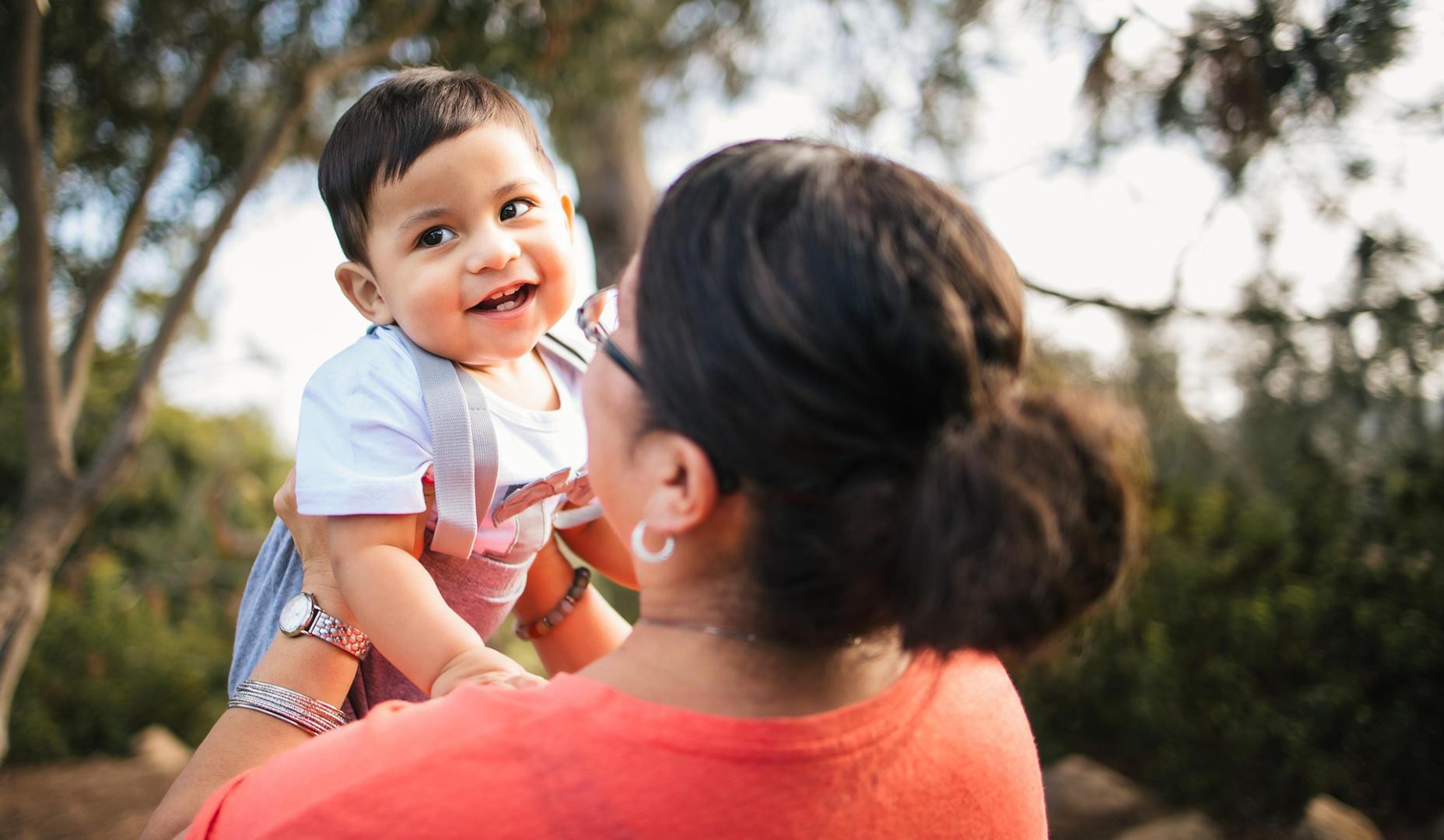 Una madre con su hijo