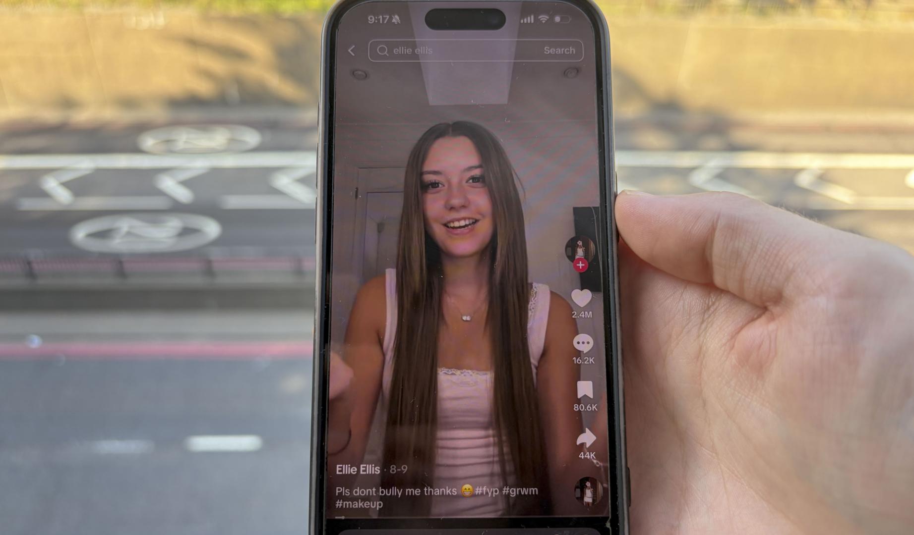 Con apenas una veintena de vídeos y desde su habitación, Ellie Ellis ha logrado sumar más de 750.000 seguidores en TikTok en cuestión de días