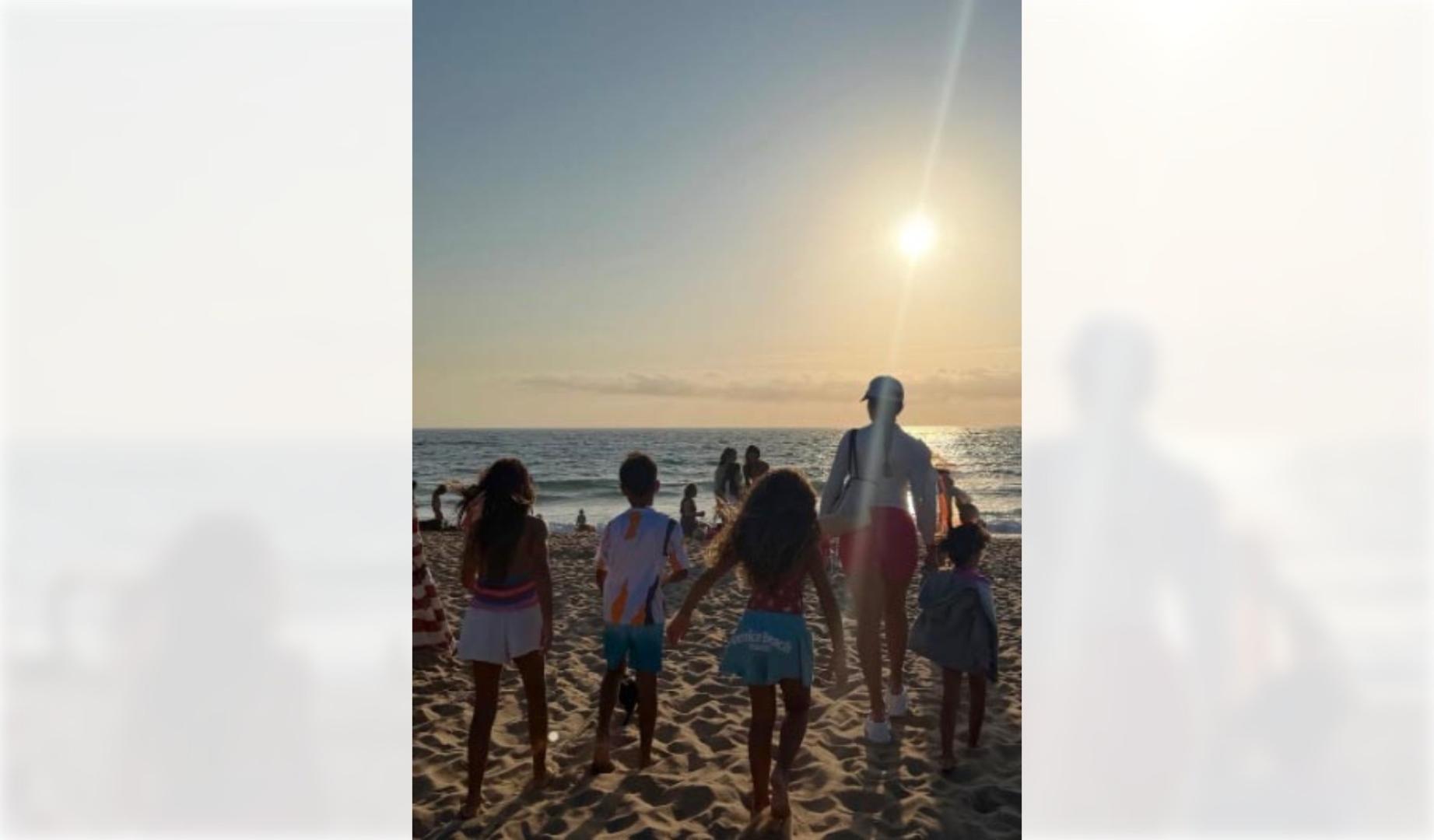 Georgina, con sus hijos pequeños, en una imagen publicada en Instagram durante sus vacaciones