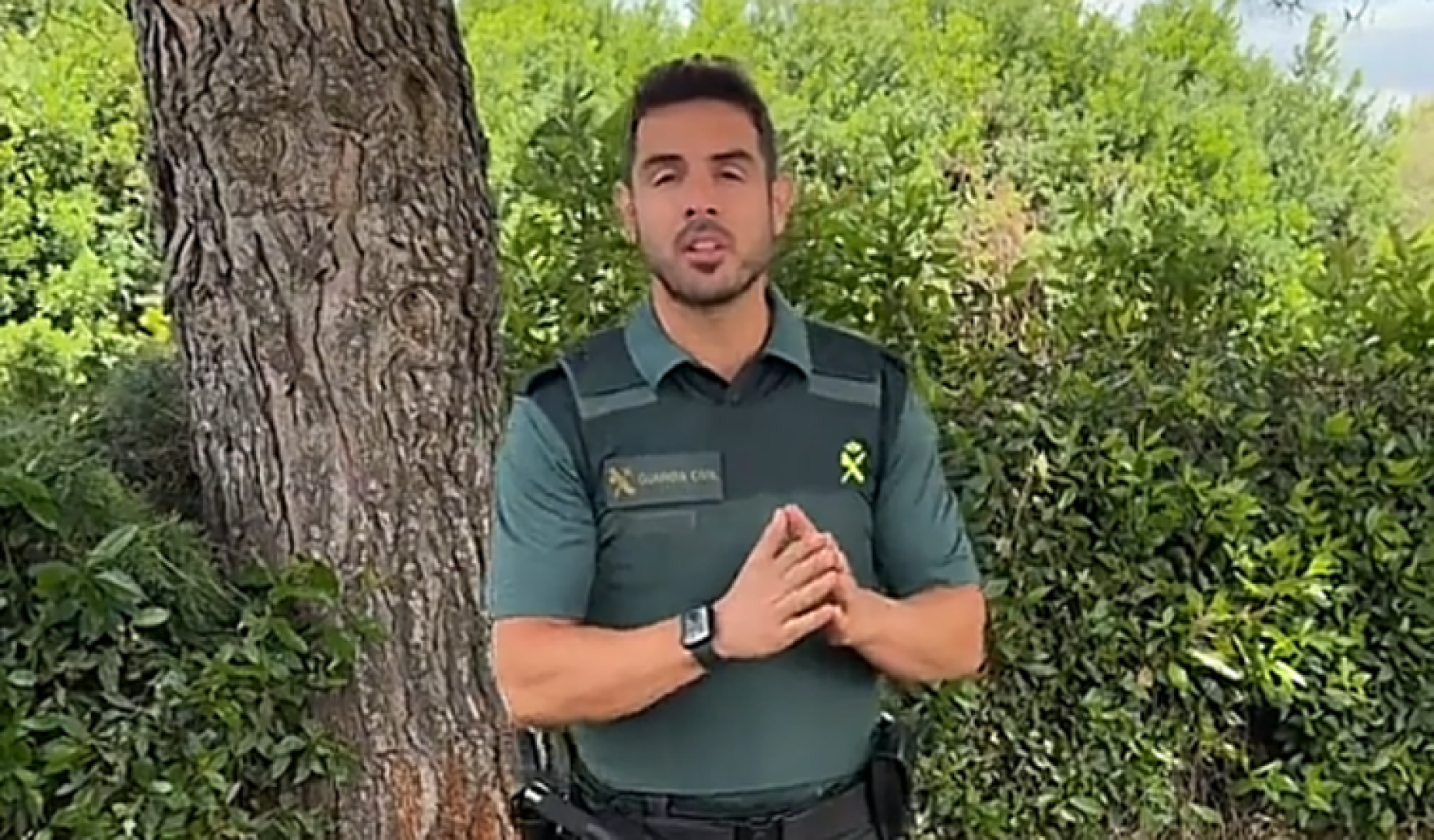 Un miembro del cuerpo en la cuenta de TikTok de la Guardia Civil
