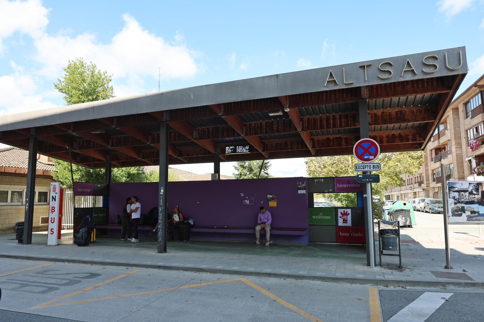 Detalle de la parada de autobús de Alsasua.